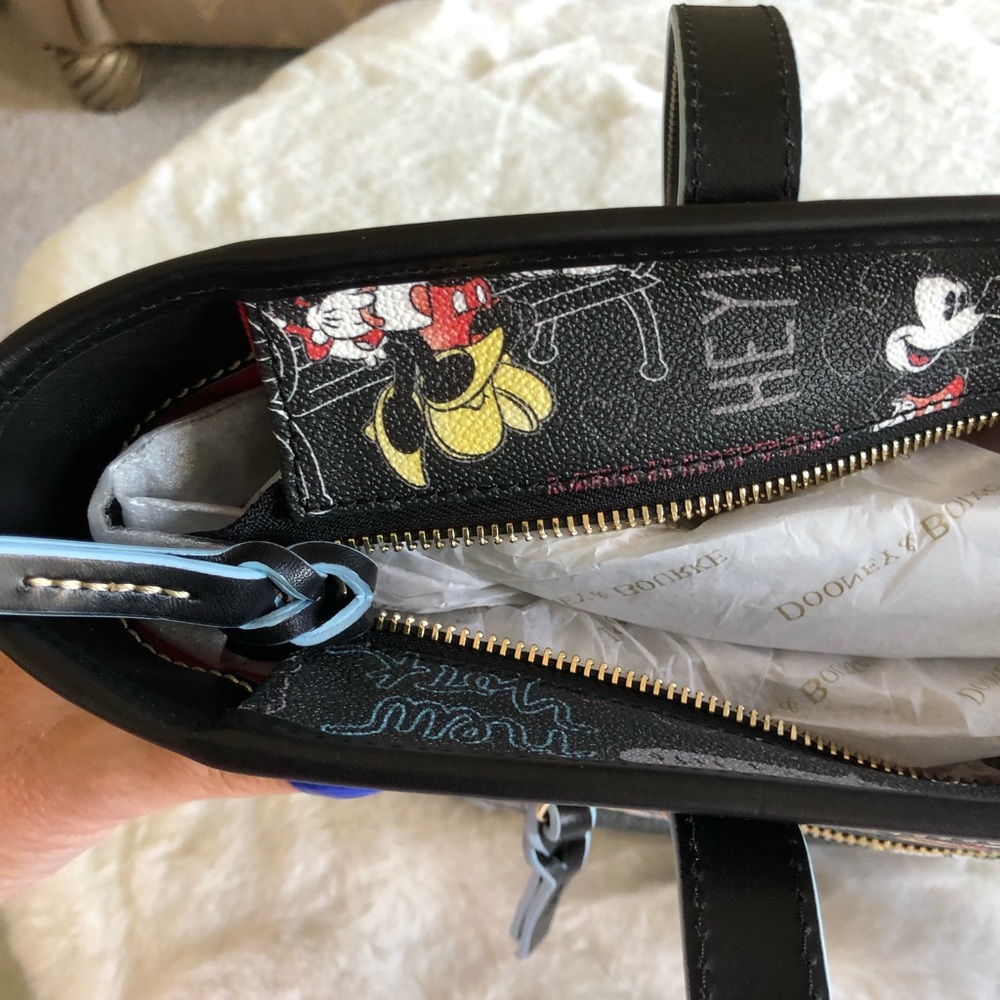 Disney Dooney & Bourke Mickey Minnie NEW YORK Tote - Picture 6 of 8